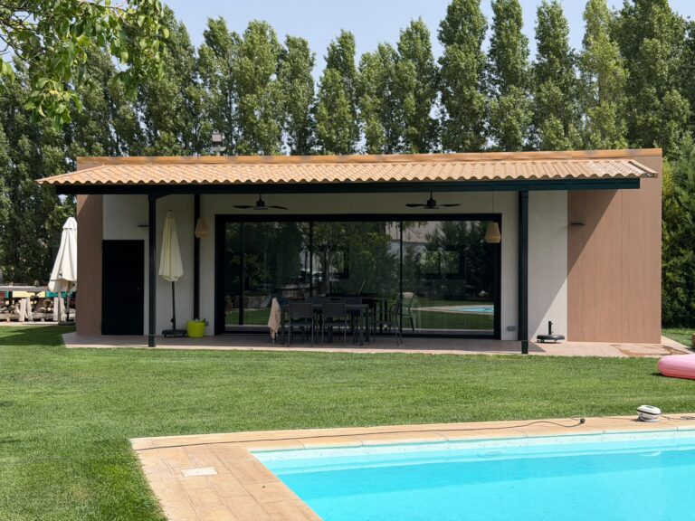 Casa a Balaguer amb panell sandvitx i acabat residencial