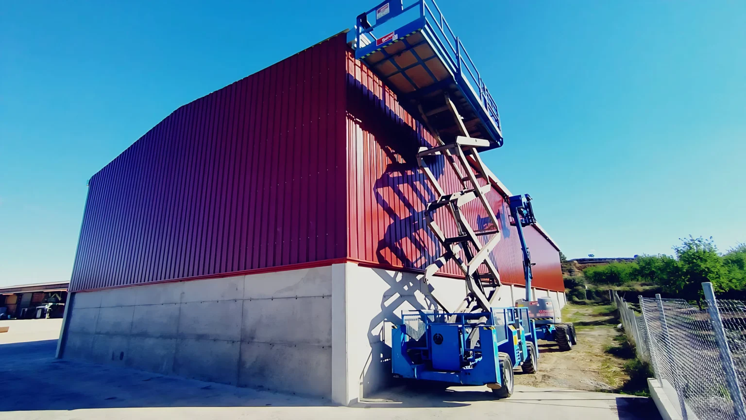 07 - storage and transportation 1 Warehouse in aspa (lleida) with sandwich panel facade under installation