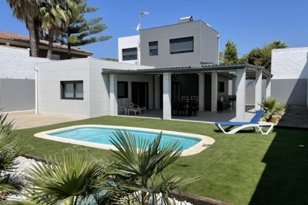 Vivienda industrializada construida con panel sandwich